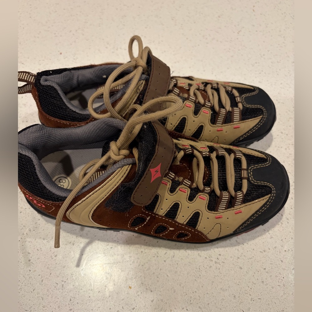 Specialized Men's Athletic Shoes in Brown and Tan